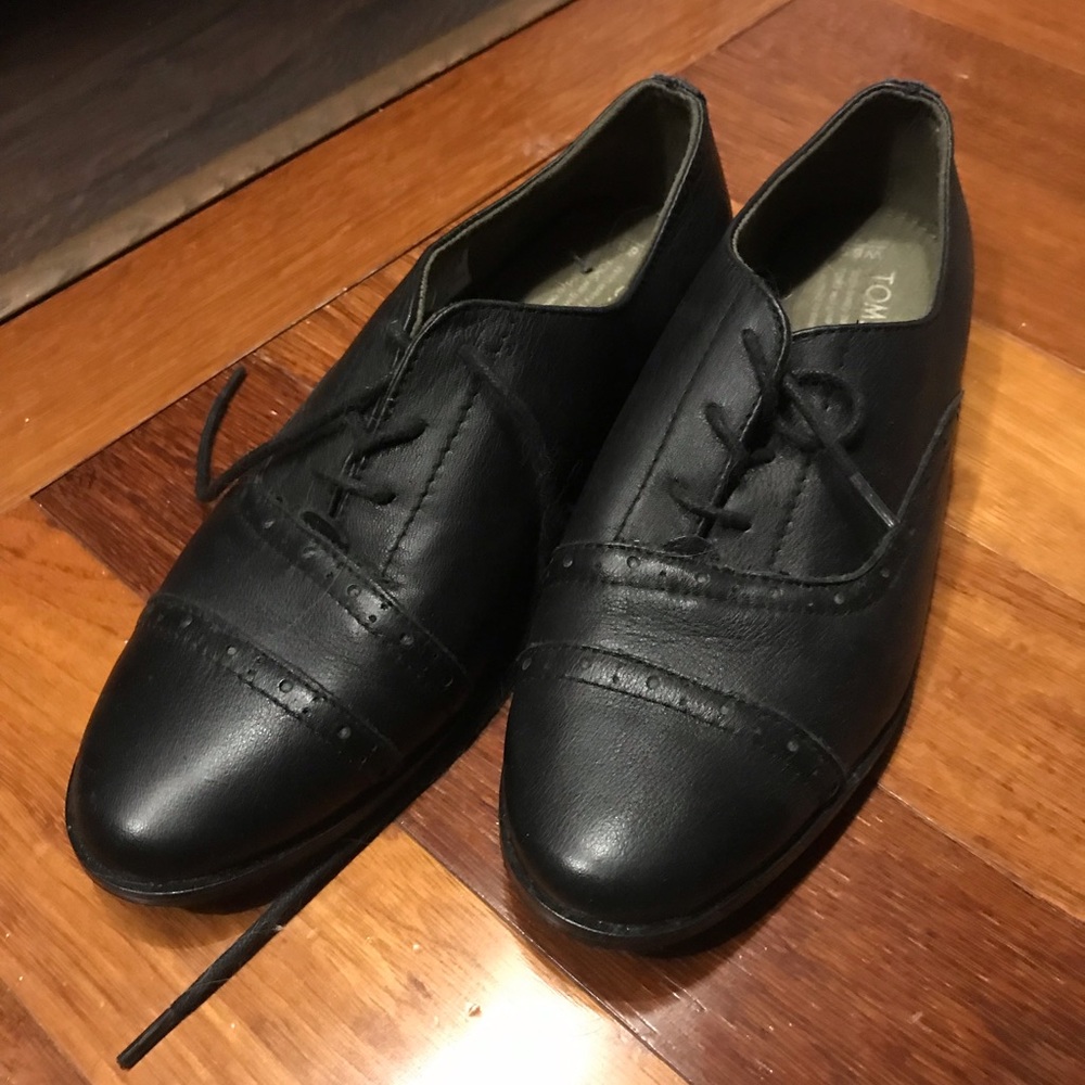 Toms women’s black leather flats size 6.5